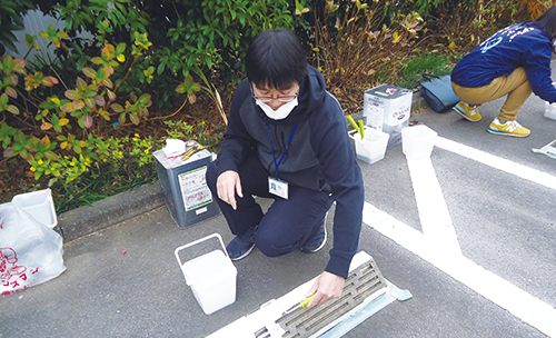 車輪止めを塗る活動