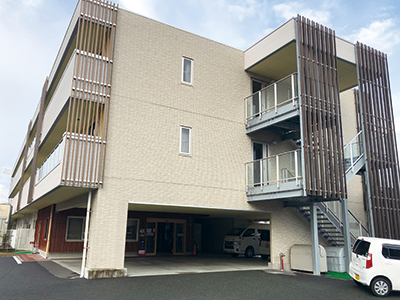 眺望の良い高台にあってモダンな佇まい