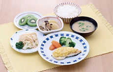 日清医療食品(株)様からサービスを提供いただき、温かい食事を味わえる
