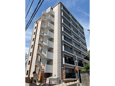 建築中に奈良時代の大規模建造物が発見された場所にオープン