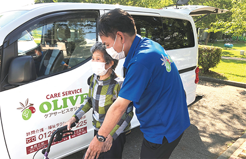 乗降の他、病院の受付や薬の受け取りのサポートなど必要な介助を受けられます